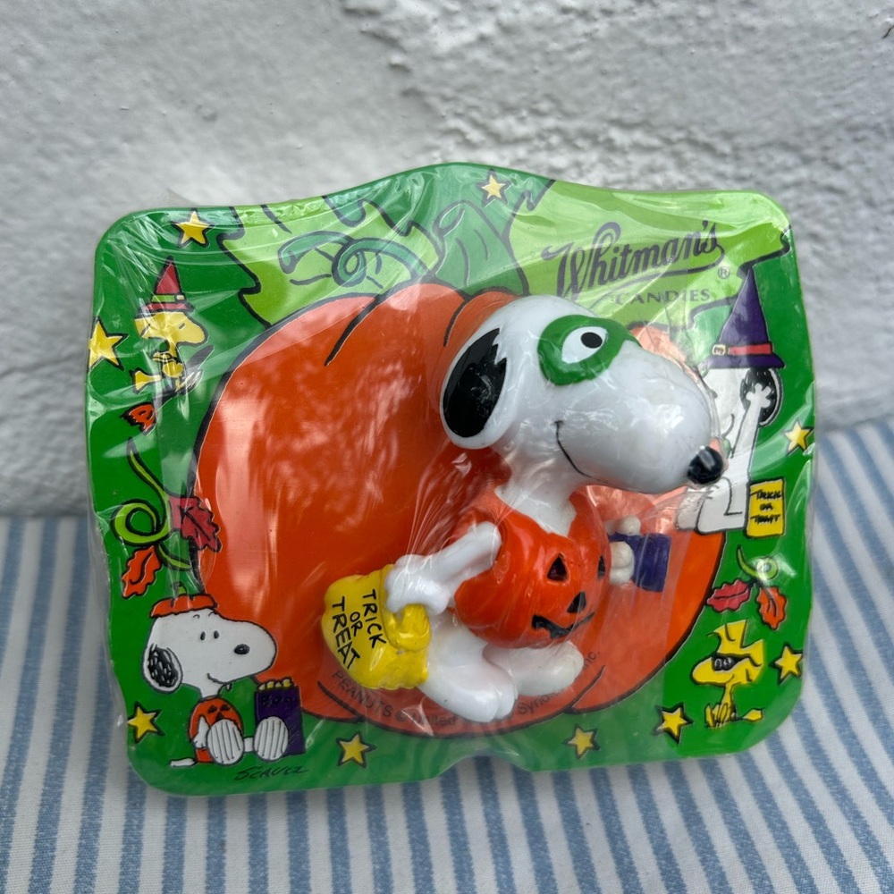 Vintage Snoopy Halloween Figurine – Whitman’s Candies Pumpkin Costume, Sealed